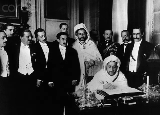 Morocco's envoy, El-Hadj el-Mokri, signs the act at Algeciras, 7 April 1906.