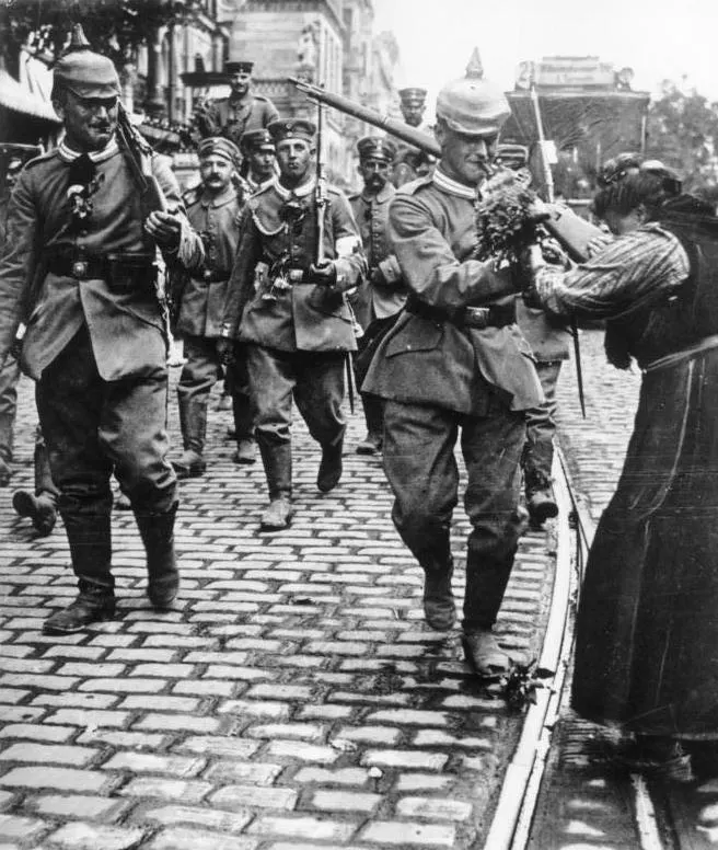 German troops march out after the mobilisation order of 1 August 1914