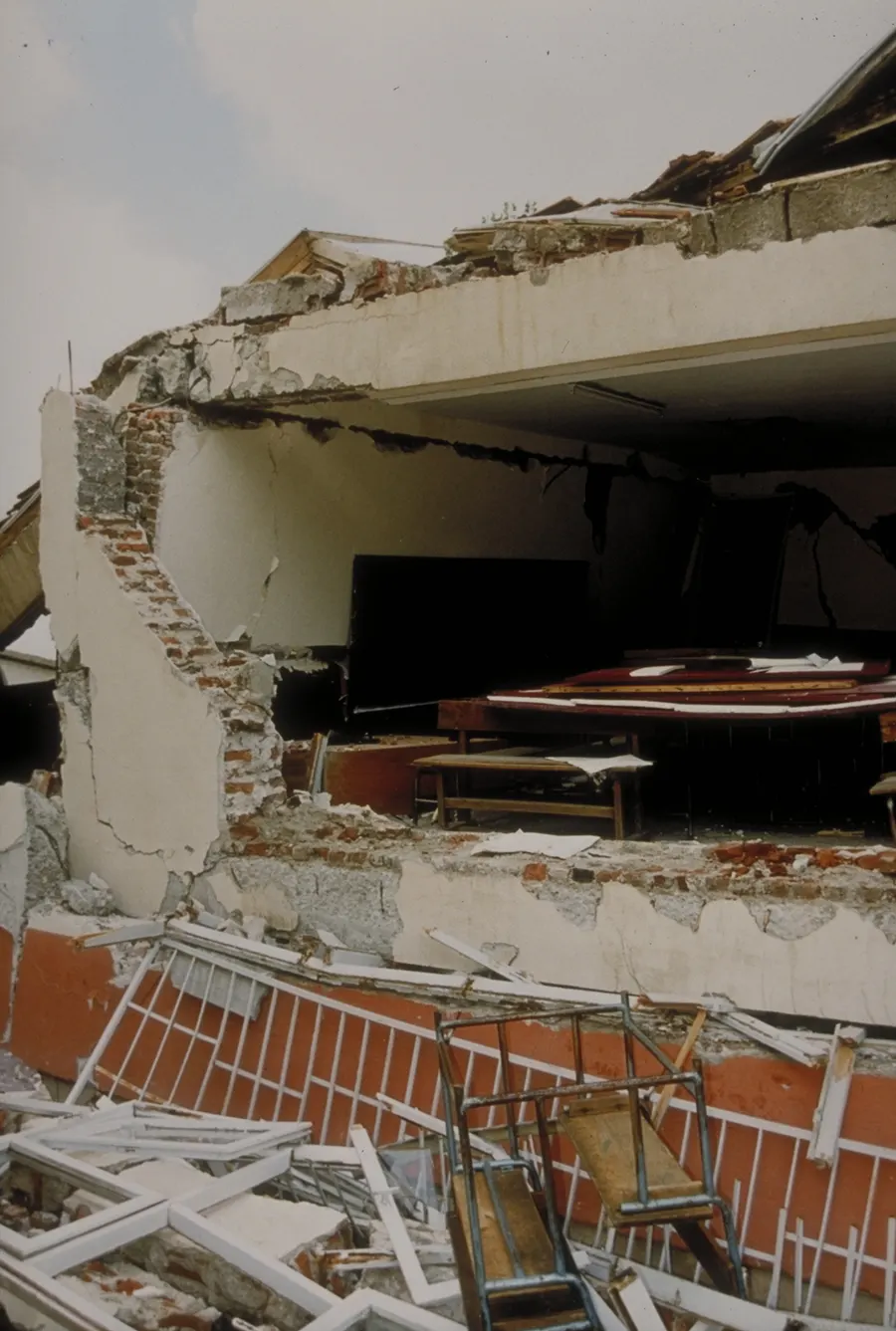 A collapsed building at Yuvacık after the İzmit earthquake of 17 August 1999