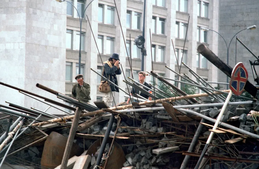 A barricade on the Gorbaty Bridge beside the Russian parliament building in Moscow, photographed on 22 August 1991