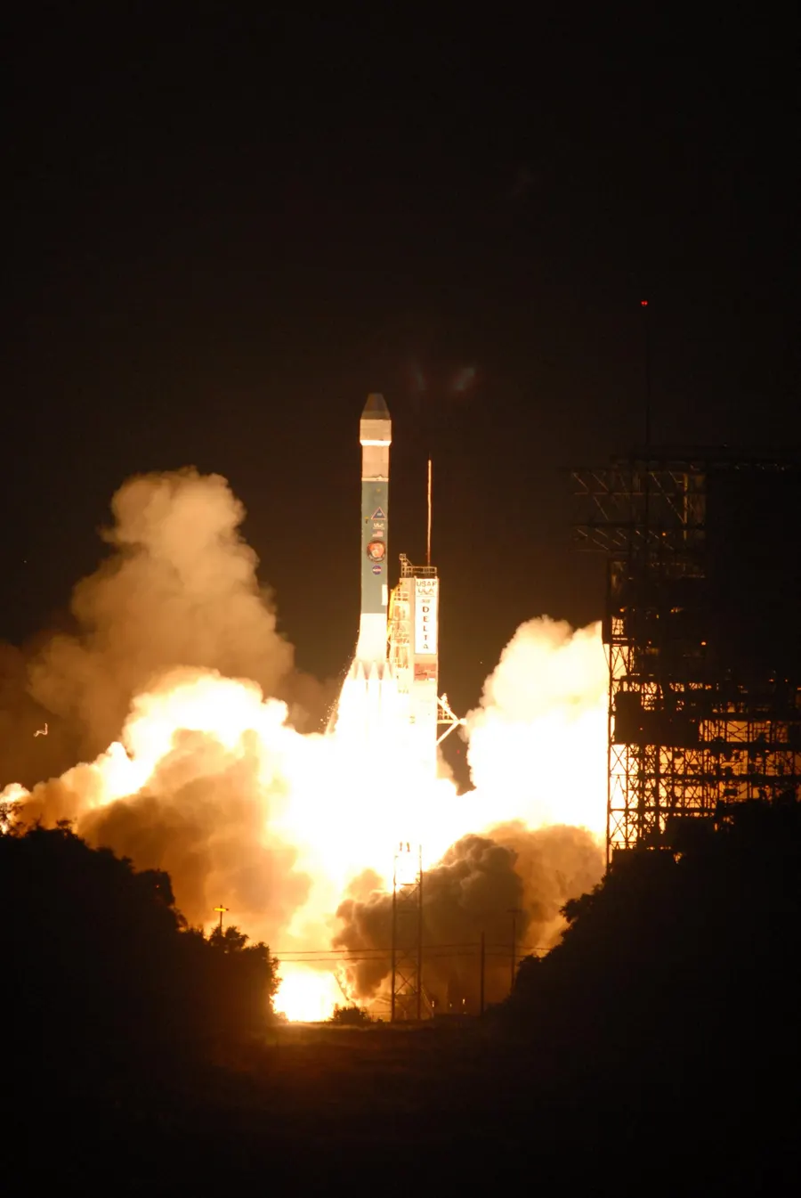 A Delta II rocket carrying NASA's Phoenix Mars lander lifts off from Cape Canaveral on 4 August 2007