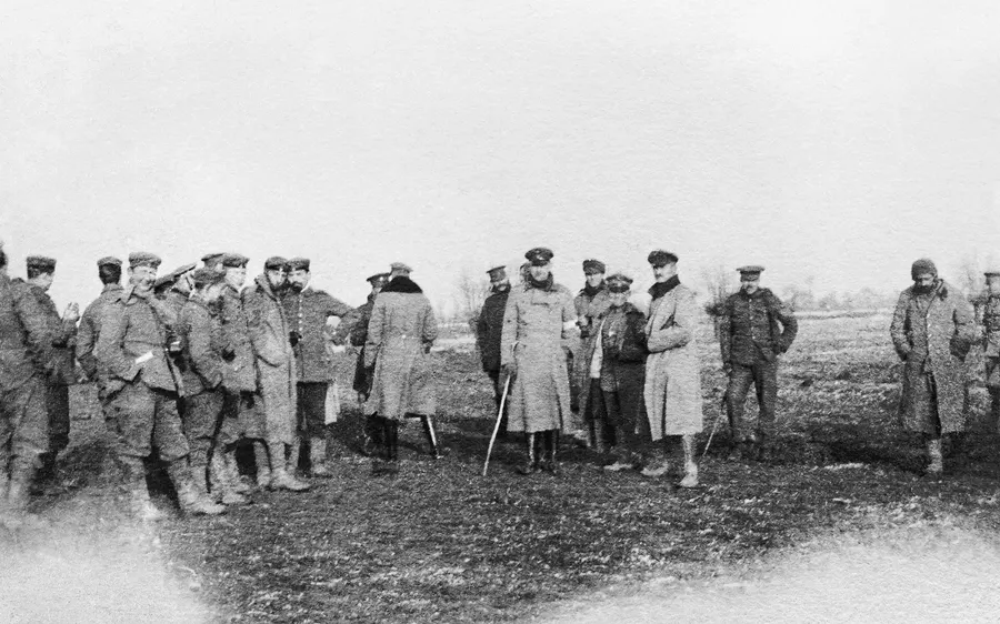 British and German troops meeting in no-man's-land during the unofficial truce, 1914.