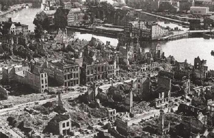 The centre of Danzig destroyed by air raids and shelling, 1945.