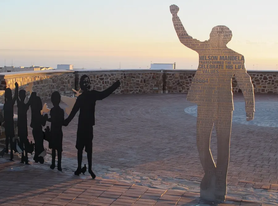 A memorial in Port Elizabeth (Gqeberha) that recalls the long, winding queues of voters in 1994, with a figure of Nelson Mandela.