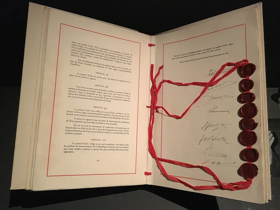The signed and sealed Treaty of Paris of 18 April 1951, which created the European Coal and Steel Community.