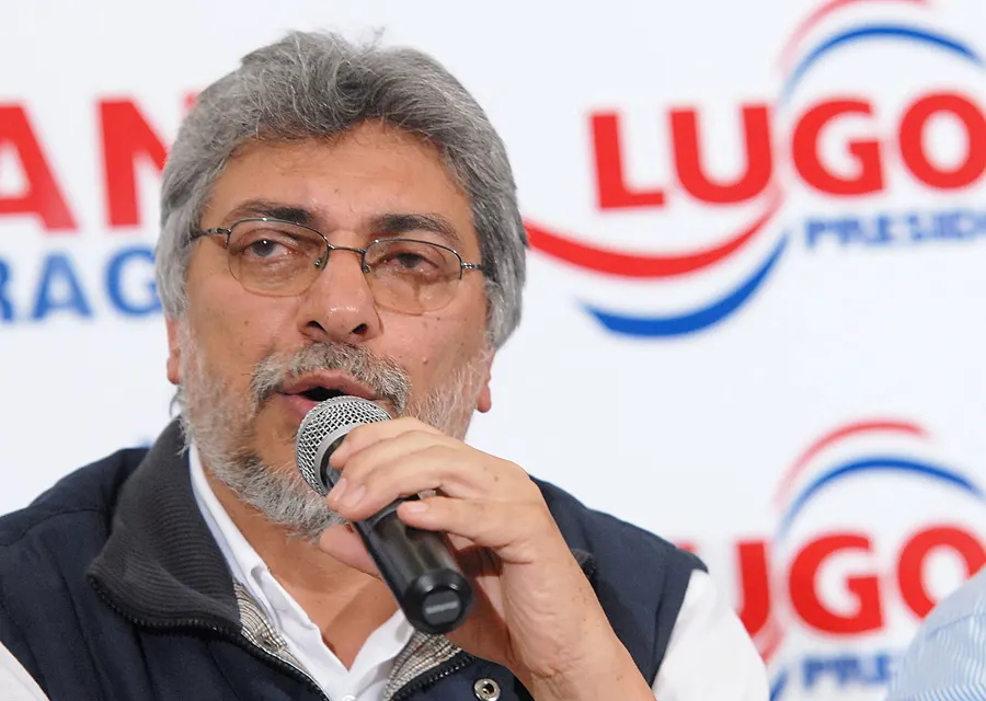 Fernando Lugo speaking to the press in Asunción as president-elect of Paraguay, 2008.