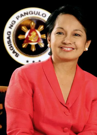 Gloria Macapagal Arroyo in her official portrait as president of the Philippines.