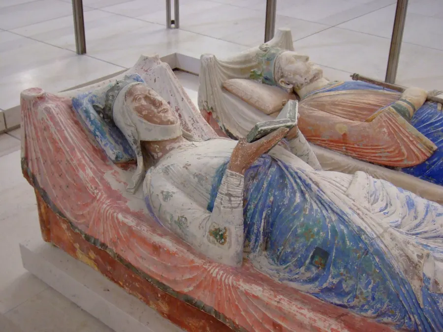 The tomb effigies of Eleanor of Aquitaine and Henry II at Fontevraud Abbey.