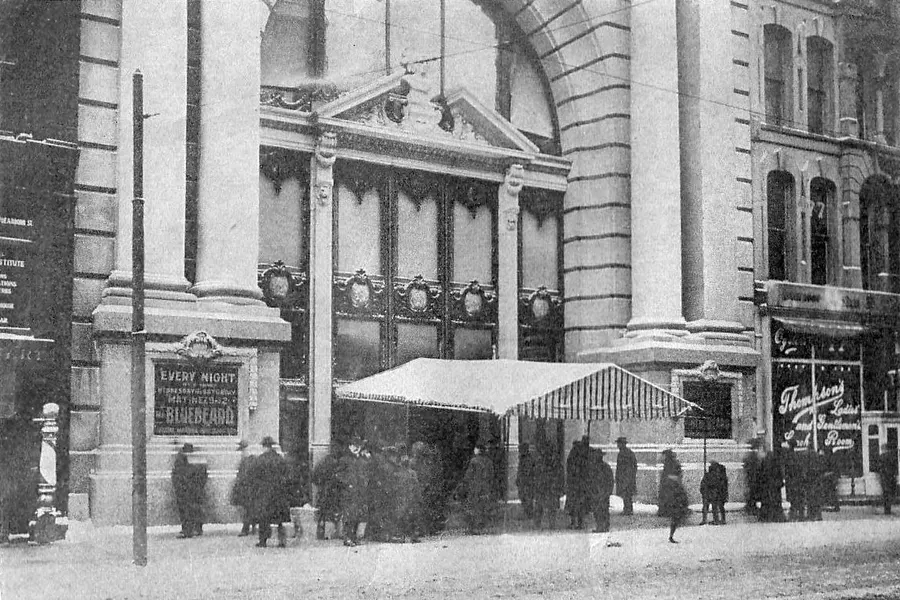 The entrance of the Iroquois Theatre in Chicago, 1903.