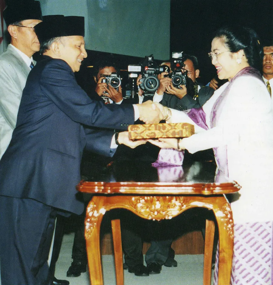 Megawati receives the result of the assembly's special session after being named president in July 2001