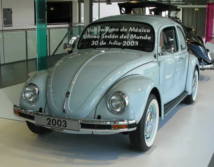 The last classic Beetle, labelled 'Último Sedán del Mundo, 30 de julio 2003', on show at the Autostadt in Wolfsburg