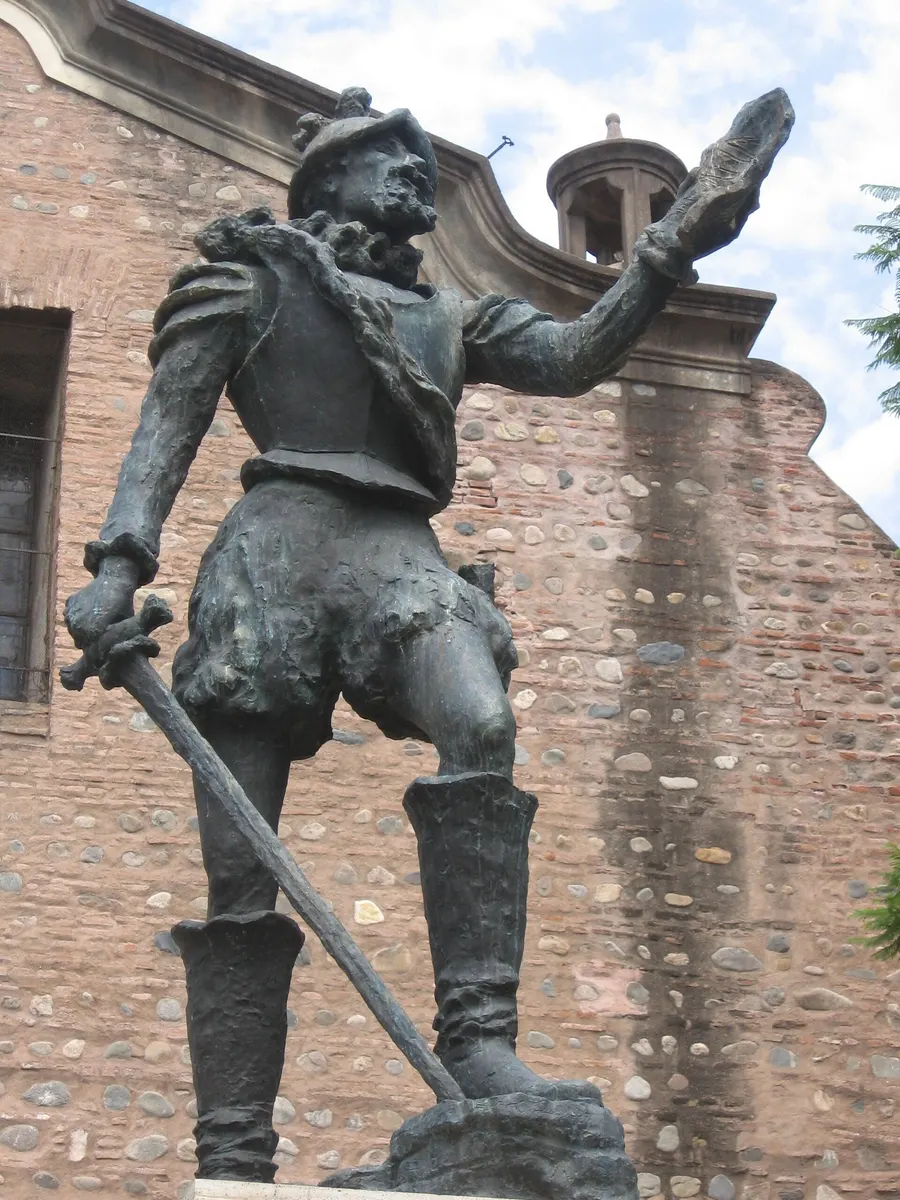 A statue of Jerónimo Luis de Cabrera, the founder of Córdoba, in the city
