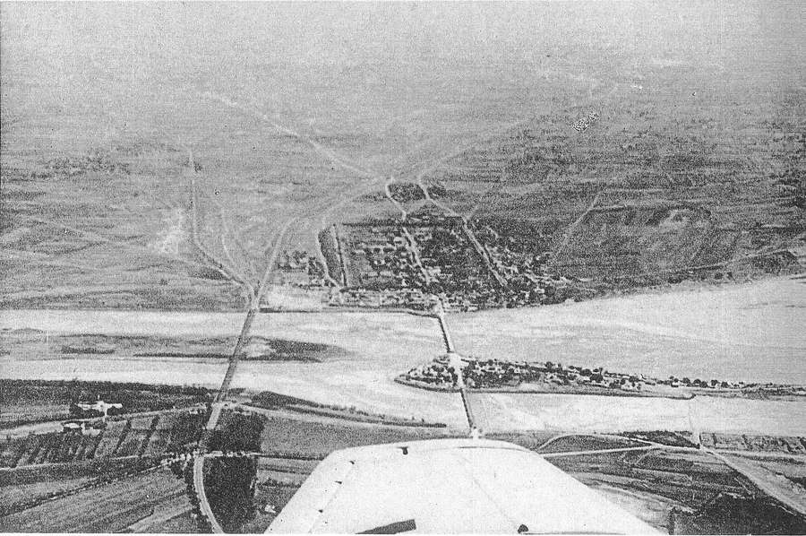 An old aerial photograph of the Marco Polo Bridge (Lugou Bridge) over the Yongding River, with the walled town of Wanping beside it