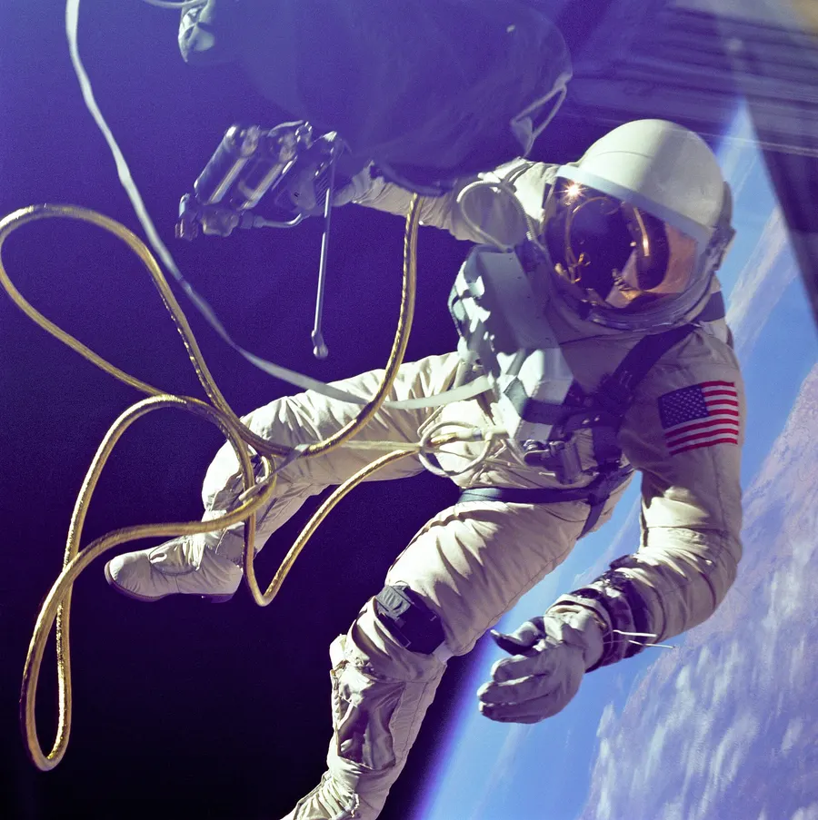 Ed White floating outside Gemini 4 on 3 June 1965, photographed by James McDivitt