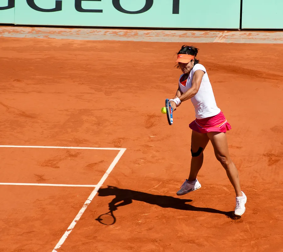 Li Na playing on the clay at the 2011 French Open in Paris