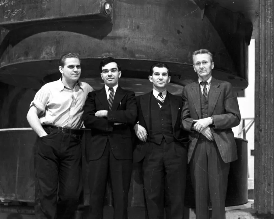 Martin Kamen (second from left) with colleagues in front of the 60-inch cyclotron at Berkeley, 1938.