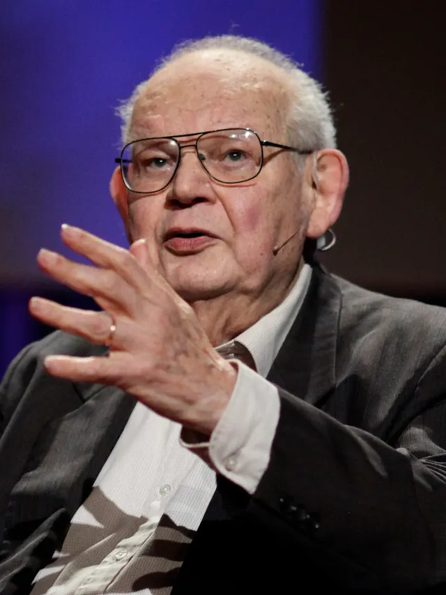 Benoit Mandelbrot