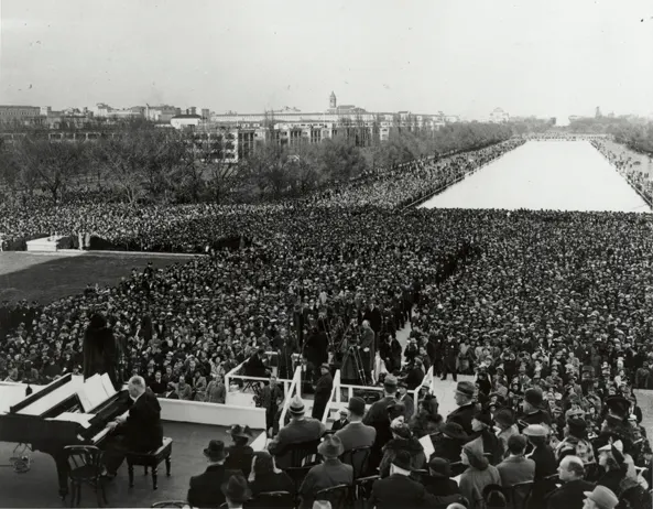Marian Anderson sings at the Lincoln Memorial on 9 April 1939, with her accompanist Kosti Vehanen at the piano.