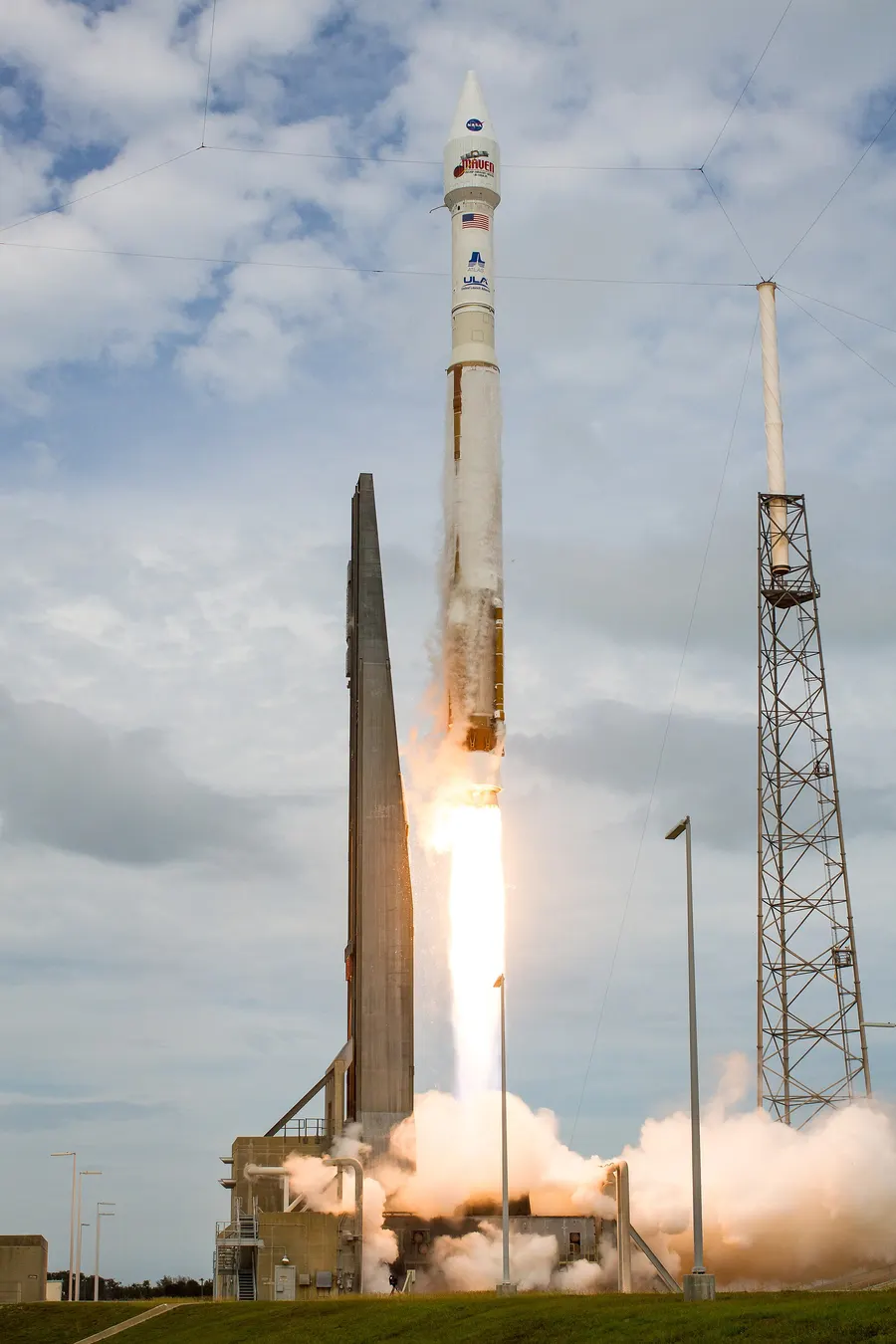 The Atlas V rocket carrying MAVEN lifts off from Cape Canaveral, 18 November 2013.