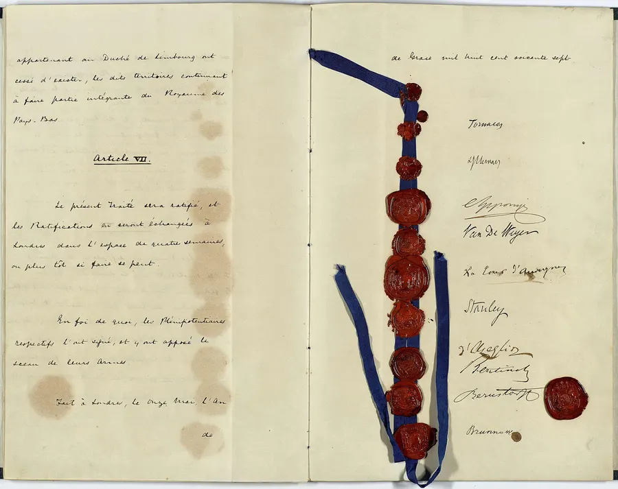 Article VII and the signatures of the 1867 Treaty of London, held by the National Archives of Luxembourg