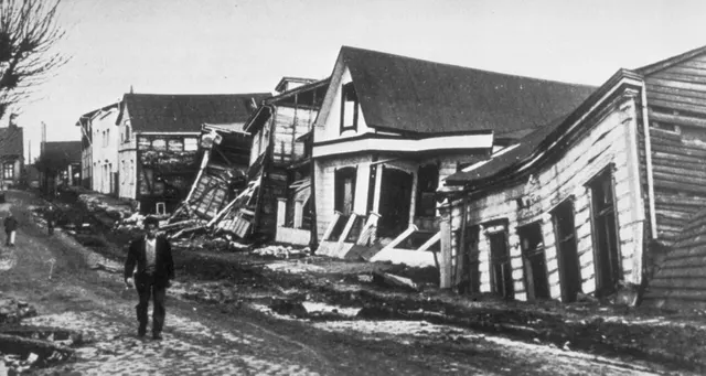 Wrecked houses in Valdivia after the 1960 earthquake