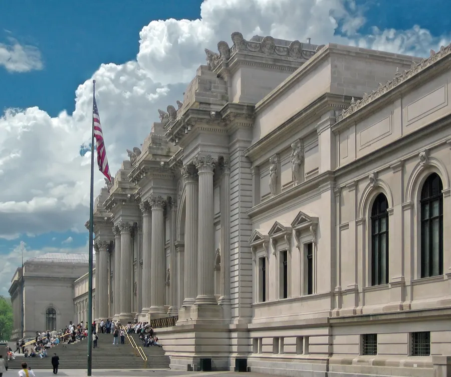 The Metropolitan Museum's Fifth Avenue entrance in 2007. The museum moved to this Central Park site in 1880.
