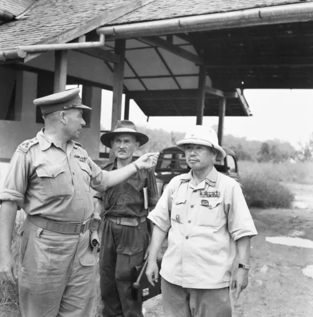 Brigadier Thomas Eastick, commanding Kuching Force, gives instructions at Kuching, Sarawak, on 11 September 1945