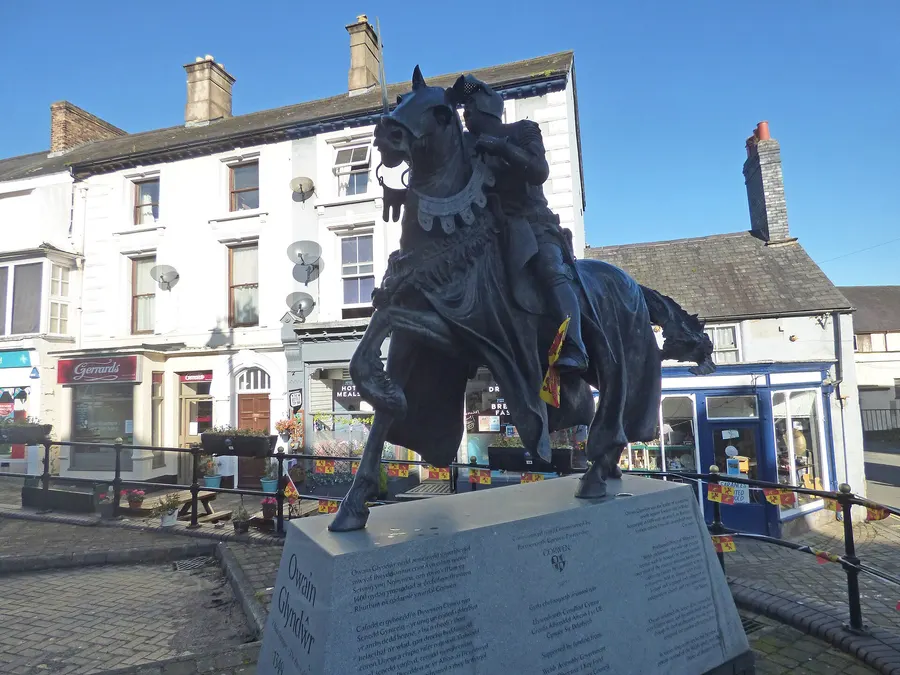 The bronze statue of Owain Glyndŵr on horseback in the square at Corwen, unveiled in 2007