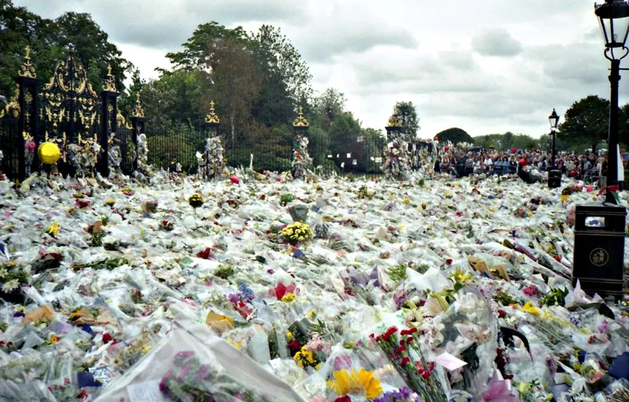 Flowers and tributes left outside Kensington Palace in September 1997