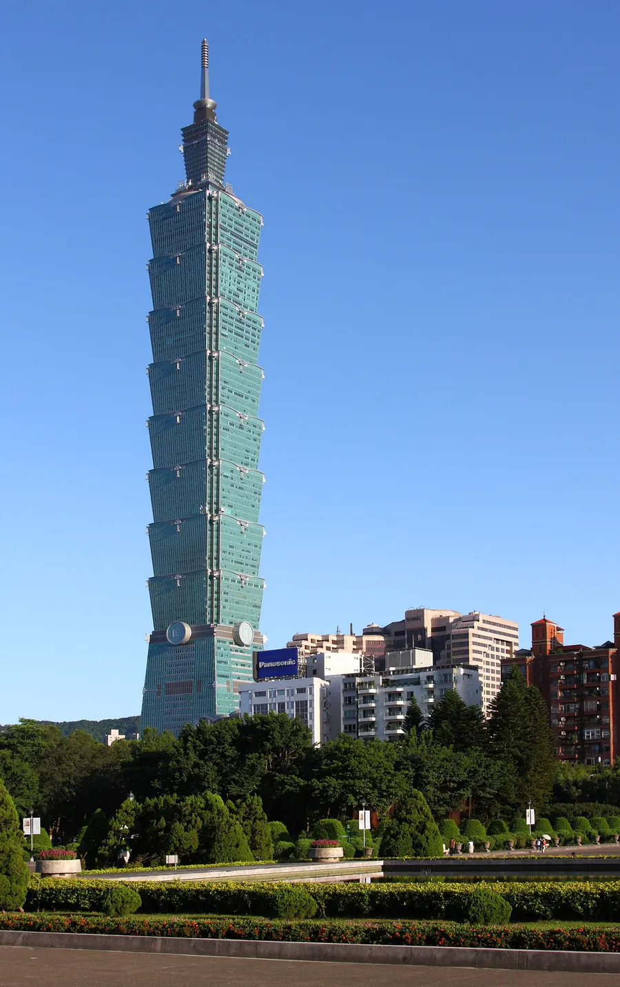 Taipei 101 seen from the Sun Yat-sen Memorial Hall, 2009.