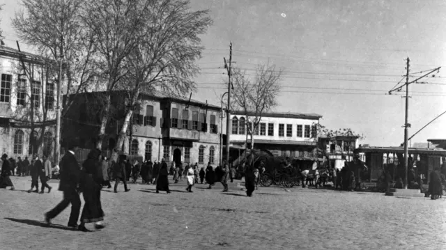 A square in Damascus in 1918.