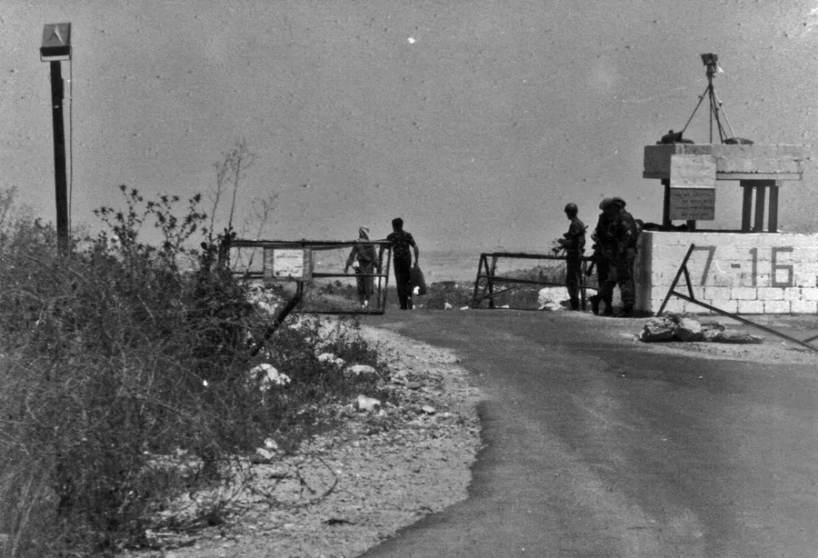 A roadblock of UNIFIL's Dutch battalion at Al-Yatun in southern Lebanon, 1981.