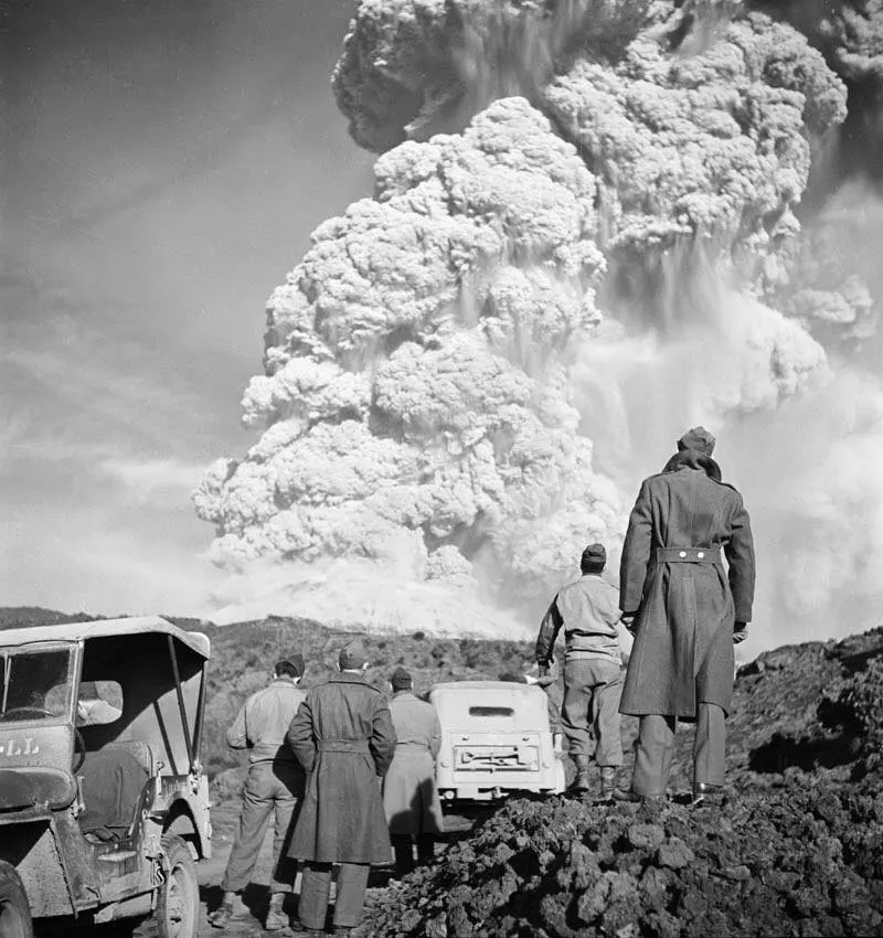 American soldiers watch Vesuvius erupt in 1944.