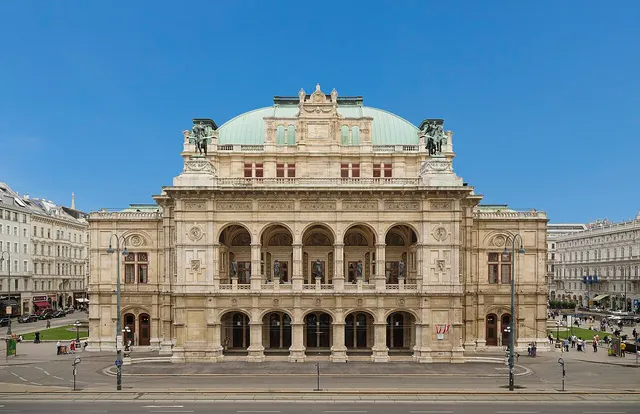 The front of the Vienna State Opera today.
